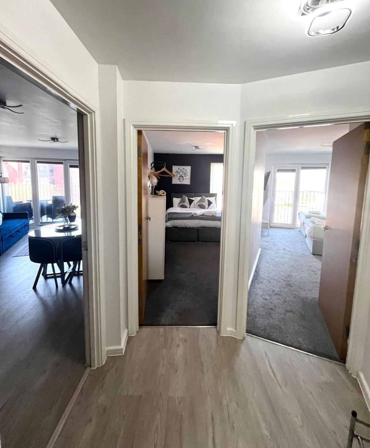Serene 2-Bed Flat With Canal Views - Coop Live & Ethiad Manchester Dış mekan fotoğraf