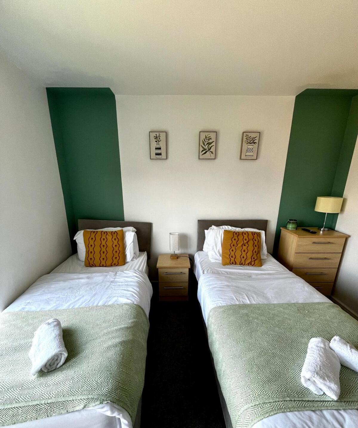 Serene 2-Bed Flat With Canal Views - Coop Live & Ethiad Manchester Dış mekan fotoğraf