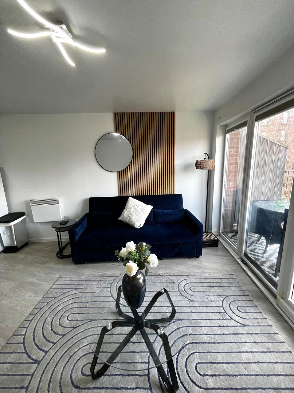 Serene 2-Bed Flat With Canal Views - Coop Live & Ethiad Manchester Dış mekan fotoğraf
